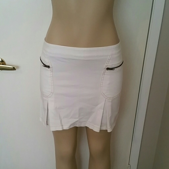 Pearl Dresses & Skirts - Vintage White zipper mini skirt